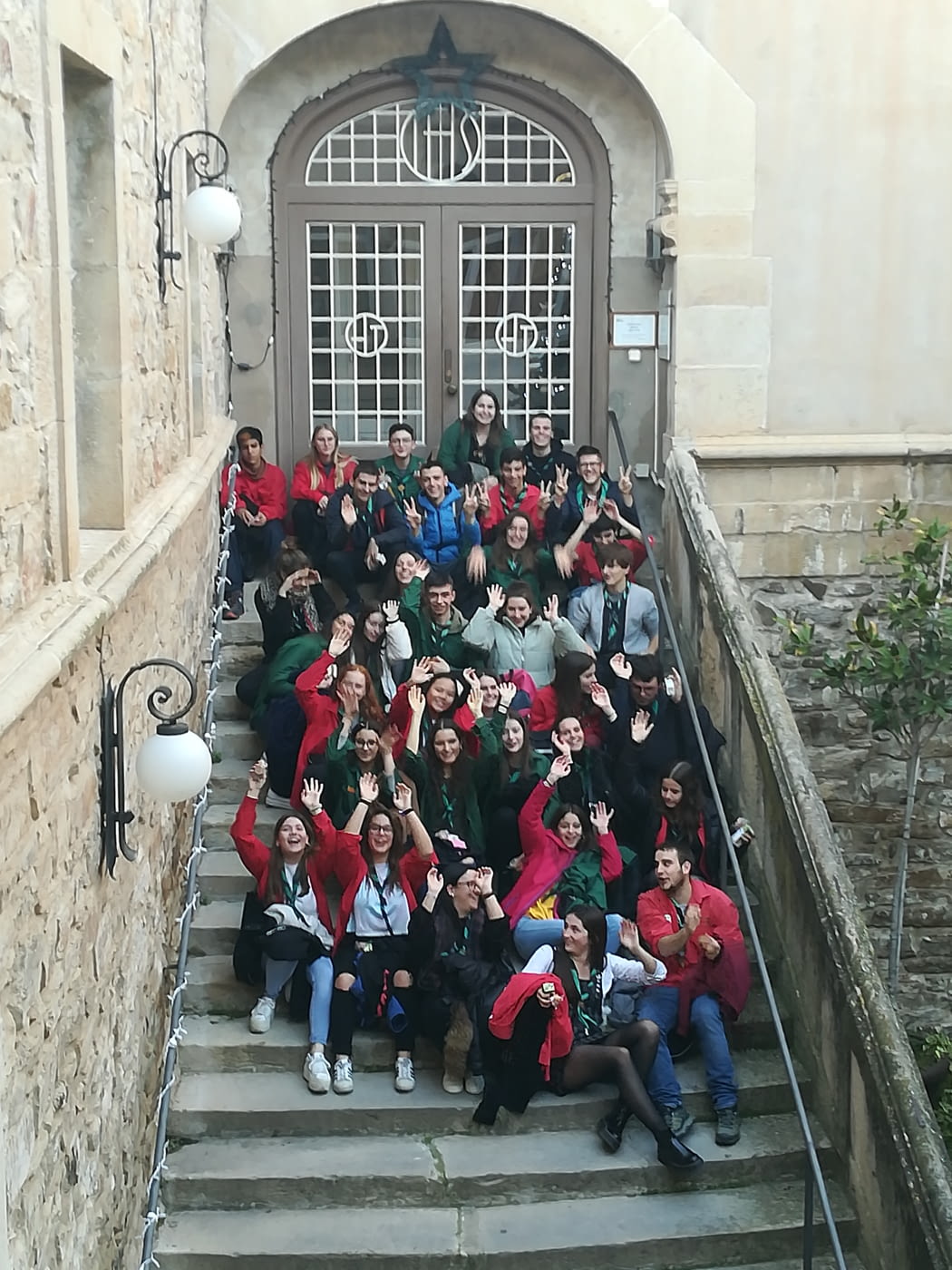 L'Agrupament Escolta i Guia Mestre Güell - Roger de Llúria ens visita!!!